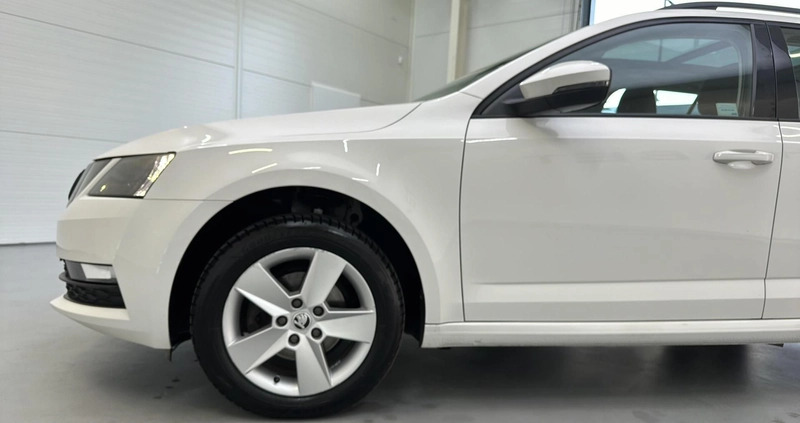 Skoda Octavia cena 66900 przebieg: 75940, rok produkcji 2019 z Torzym małe 352